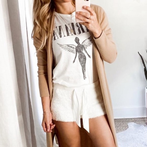 anthemoessa Tops - NIRVANA VINTAGE RETRO STYLE IN UTERO CONCERT ALBUM BAND TEE